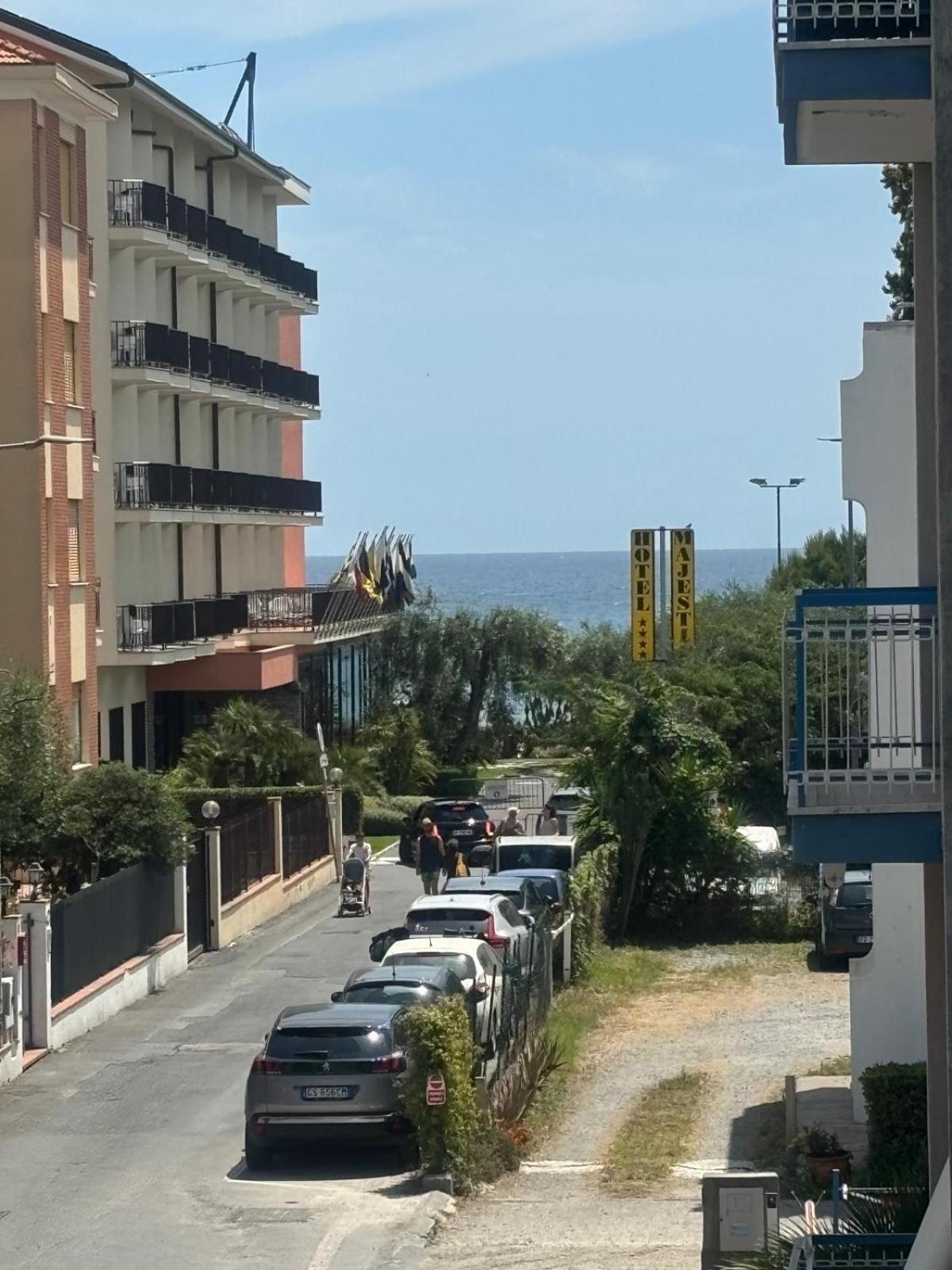 Appartamento A 100 Mt Dalla Spiaggia Диано Марина Екстериор снимка